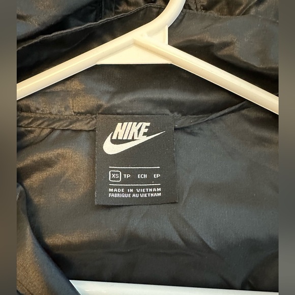 NIKE Women’s Jacket - Picture 2 of 5